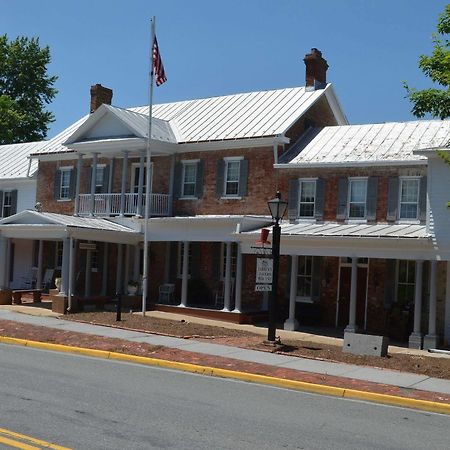 Wayside Inn Middletown Bagian luar foto