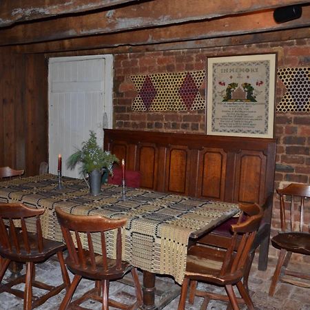 Wayside Inn Middletown Bagian luar foto