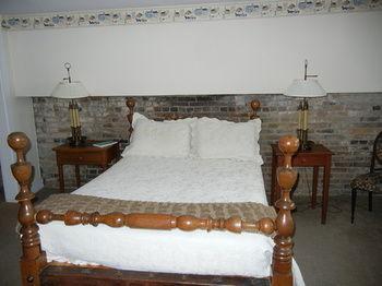 Wayside Inn Middletown Bagian luar foto
