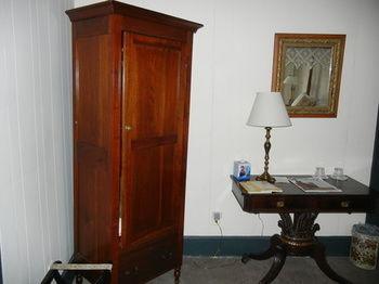 Wayside Inn Middletown Bagian luar foto