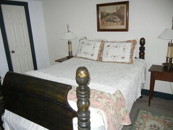 Wayside Inn Middletown Bagian luar foto