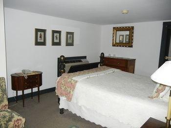 Wayside Inn Middletown Bagian luar foto