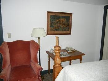 Wayside Inn Middletown Bagian luar foto