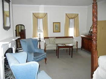 Wayside Inn Middletown Bagian luar foto