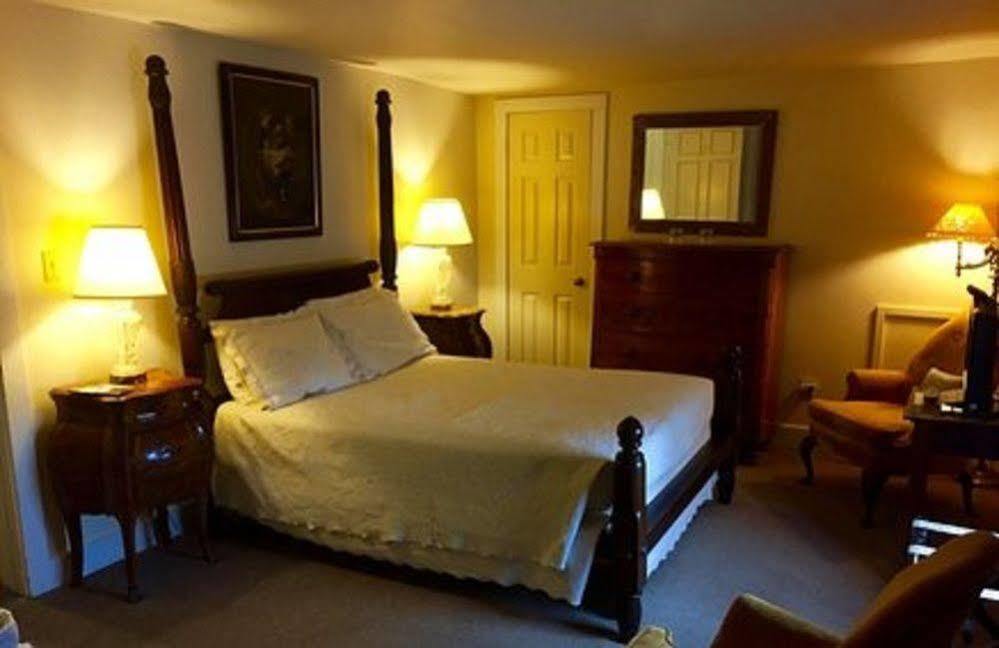 Wayside Inn Middletown Bagian luar foto